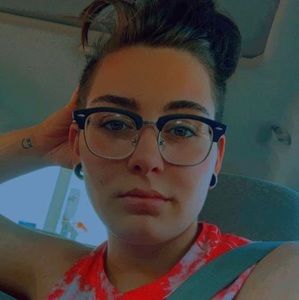 Meet your Posher, Felicity nicole